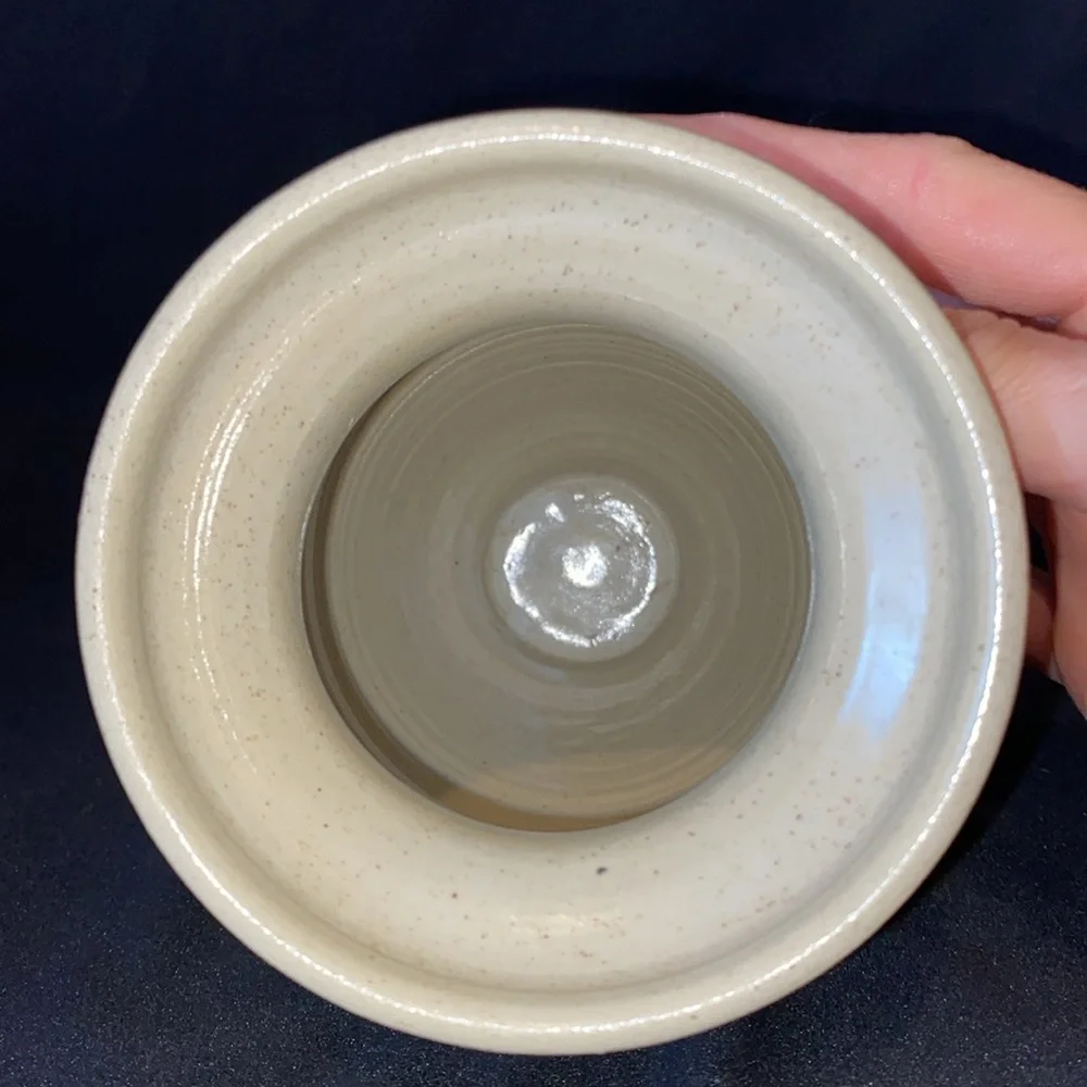 Pottery Vase Williamsburg, Va. 7 1/8” Tall. Blue Flowers on Beige Pottery. - Picture 6 of 13